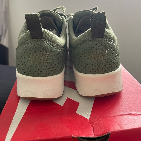 WMNS NIKE AIR MAX THEA PRM - Picture 2 of 8